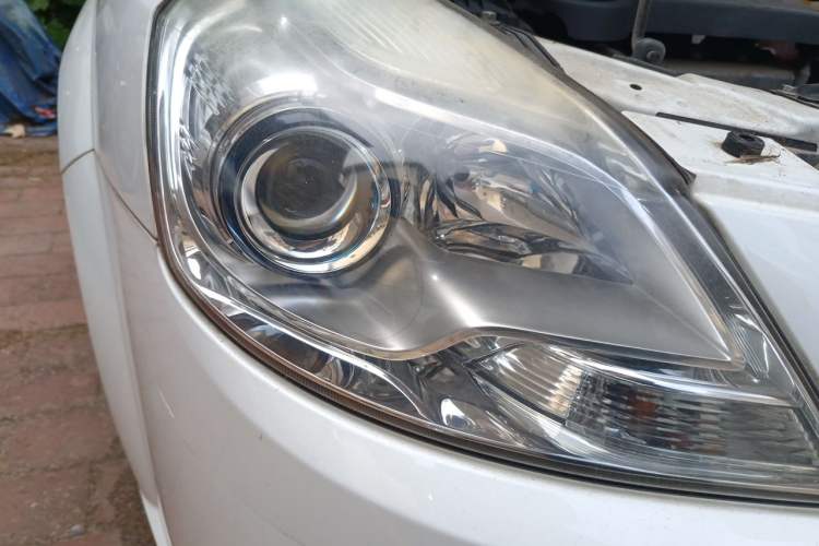 Used Buick Excelle 2015 1.5L Automatic Classic Model Right Front Headlight