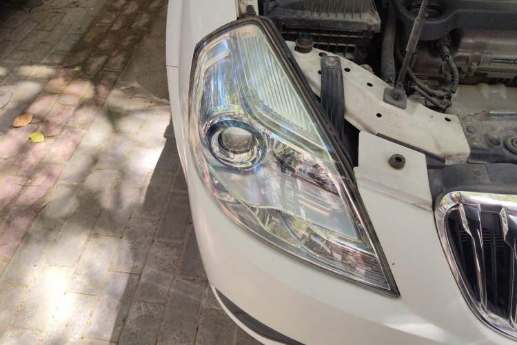 Used Buick Excelle 2015 1.5L Automatic Classic Model Right Front Headlight