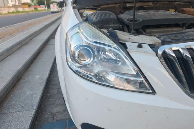 Used Buick Excelle 2015 1.5L Automatic Classic Model Right Front Headlight