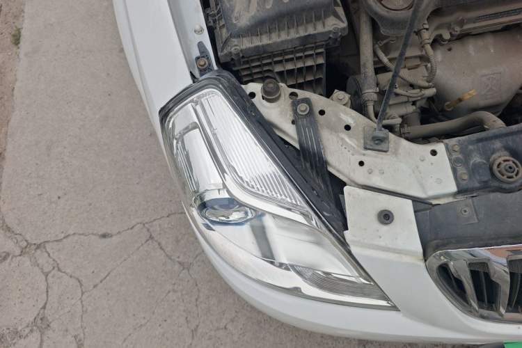 Used Buick Excelle 2015 1.5L Automatic Classic Model Right Front Headlight