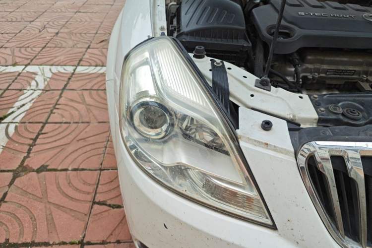 Used Buick Excelle 2015 1.5L Manual Classic Trim Right Front Headlight