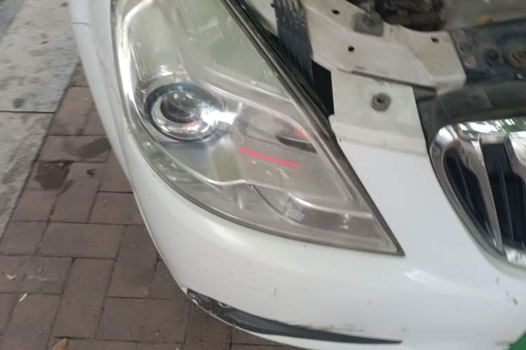 Used Buick Excelle 2015 1.5L Automatic Classic Model Right Front Headlight