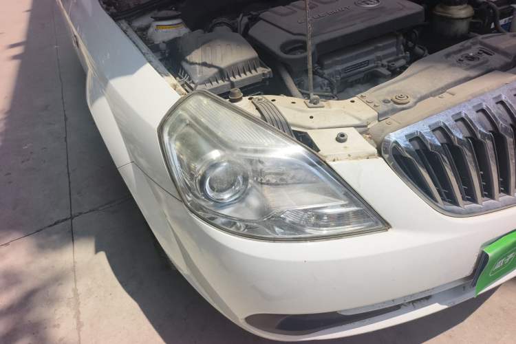 Used Buick Excelle 2015 1.5L Automatic Classic Model Right Front Headlight