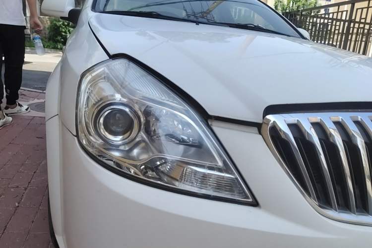 Used Buick Excelle 2015 1.5L Manual Classic Trim Right Front Headlight