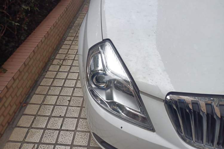 Used Buick Excelle 2015 1.5L Automatic Classic Model Right Front Headlight