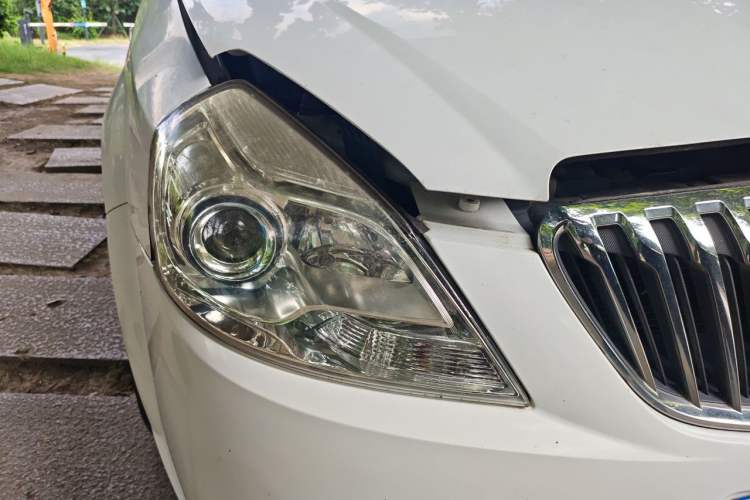 Used Buick Excelle 2015 1.5L Automatic Classic Model Right Front Headlight