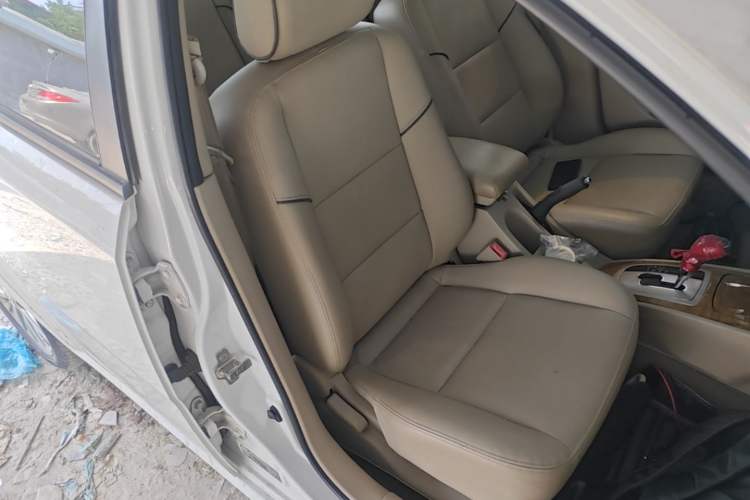 Used Buick Excelle 2015 1.5L Automatic Luxury Edition Right Front Seat