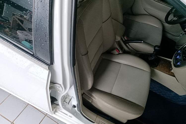 Used Buick Excelle 2015 1.5L Manual Classic Trim Right Front Seat