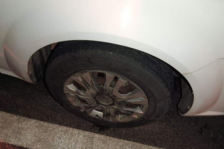 Used Buick Excelle 2015 1.5L Manual Classic Trim Right Front Wheel Hub