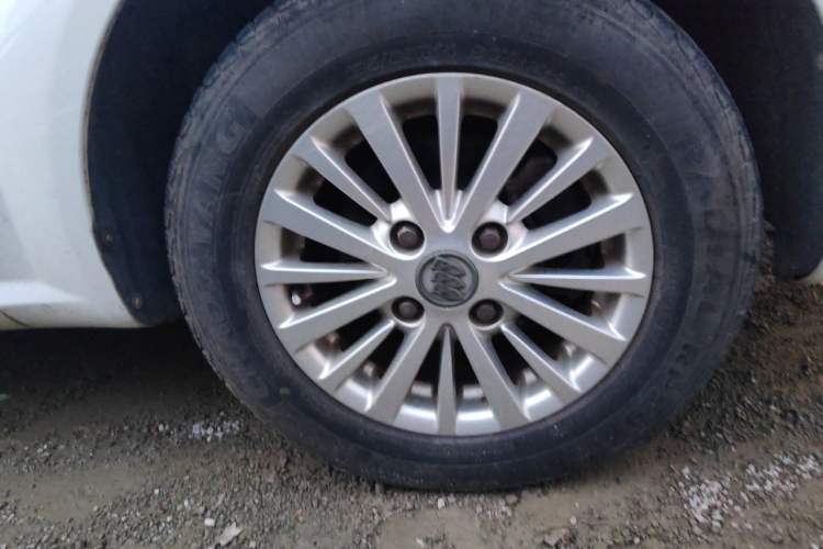 Used Buick Excelle 2015 1.5L Manual Luxury Model Right Front Wheel Hub