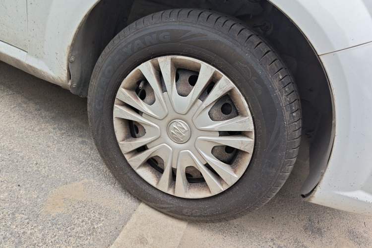 Used Buick Excelle 2015 1.5L Manual Classic Trim Right Front Wheel Hub