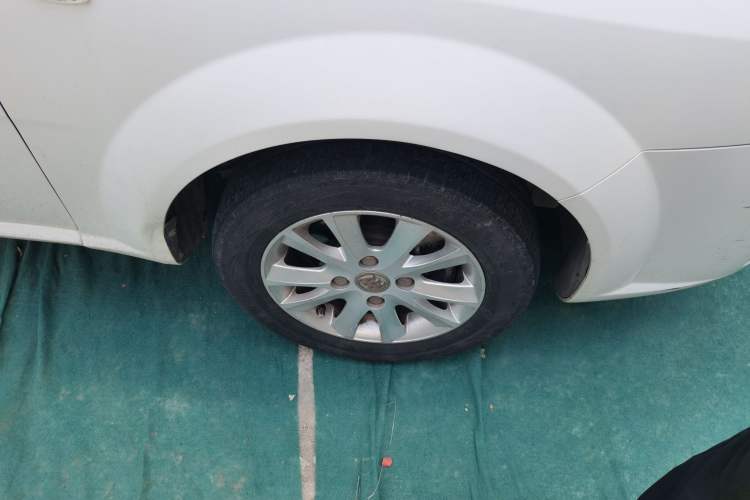 Used Buick Excelle 2015 1.5L Manual Classic Trim Right Front Wheel Hub