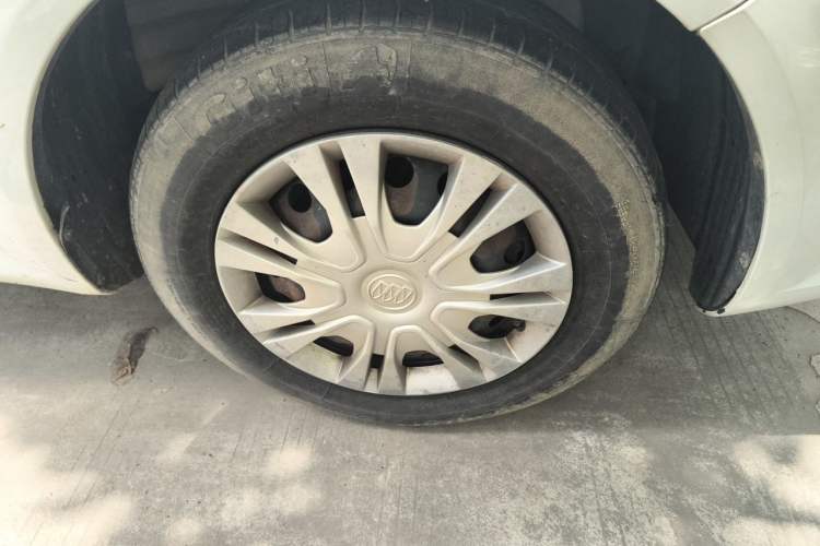 Used Buick Excelle 2015 1.5L Manual Classic Trim Right Front Wheel Hub