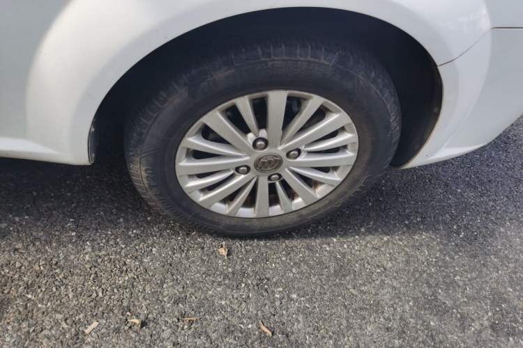 Used Buick Excelle 2015 1.5L Manual Classic Trim Right Front Wheel Hub
