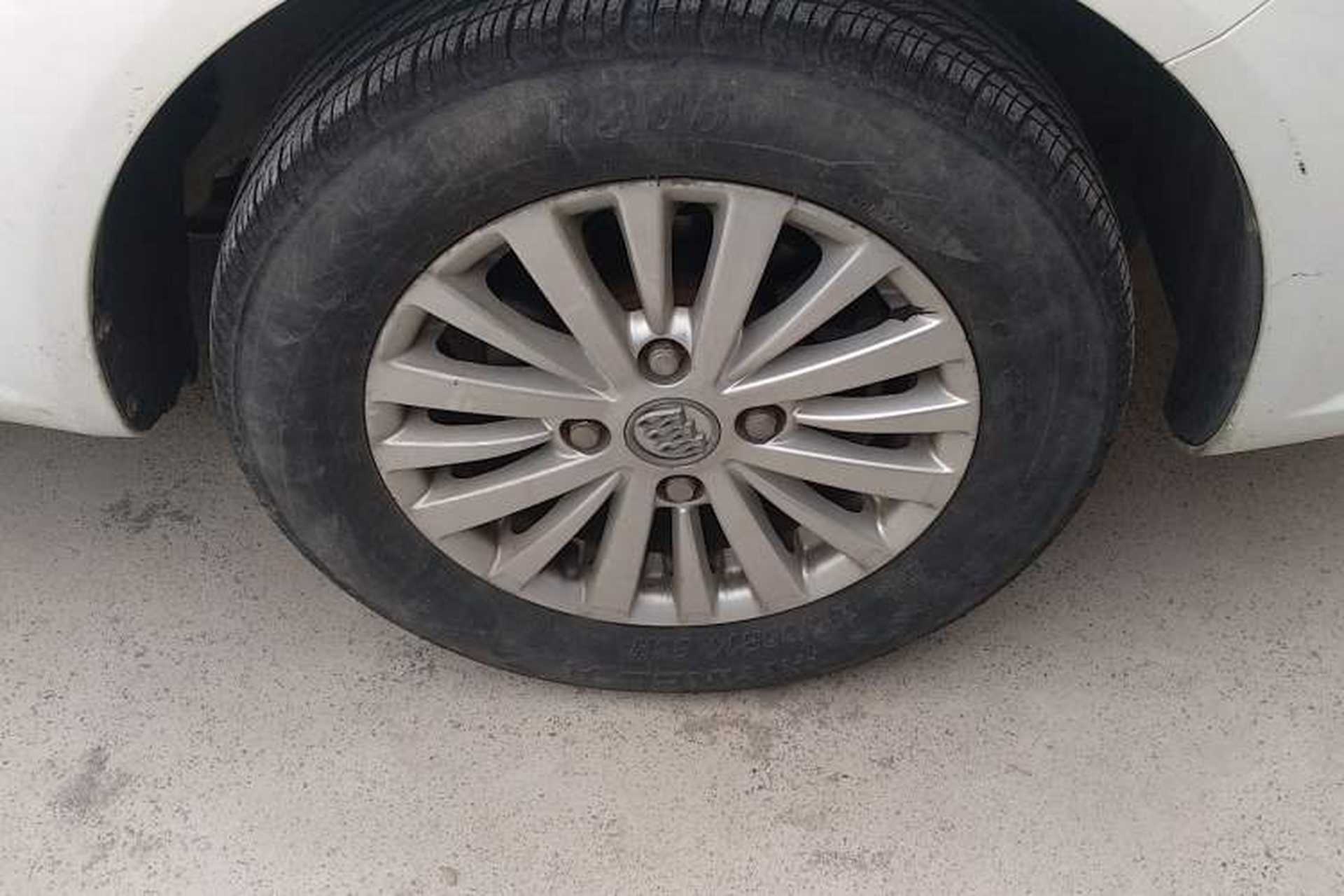 Used Buick Excelle 2015 1.5L Manual Classic Trim Right Front Wheel Hub