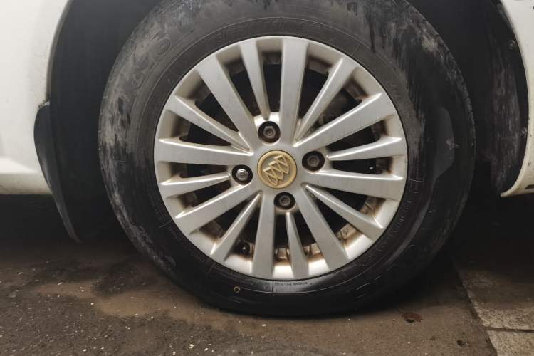 Used Buick Excelle 2015 1.5L Manual Classic Trim Right Front Wheel Hub