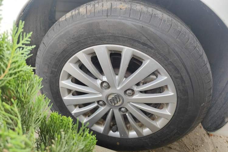 Used Buick Excelle 2015 1.5L Automatic Classic Model Right Front Wheel Hub