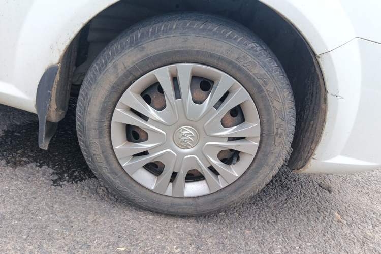 Used Buick Excelle 2015 1.5L Manual Classic Trim Right Front Wheel Hub