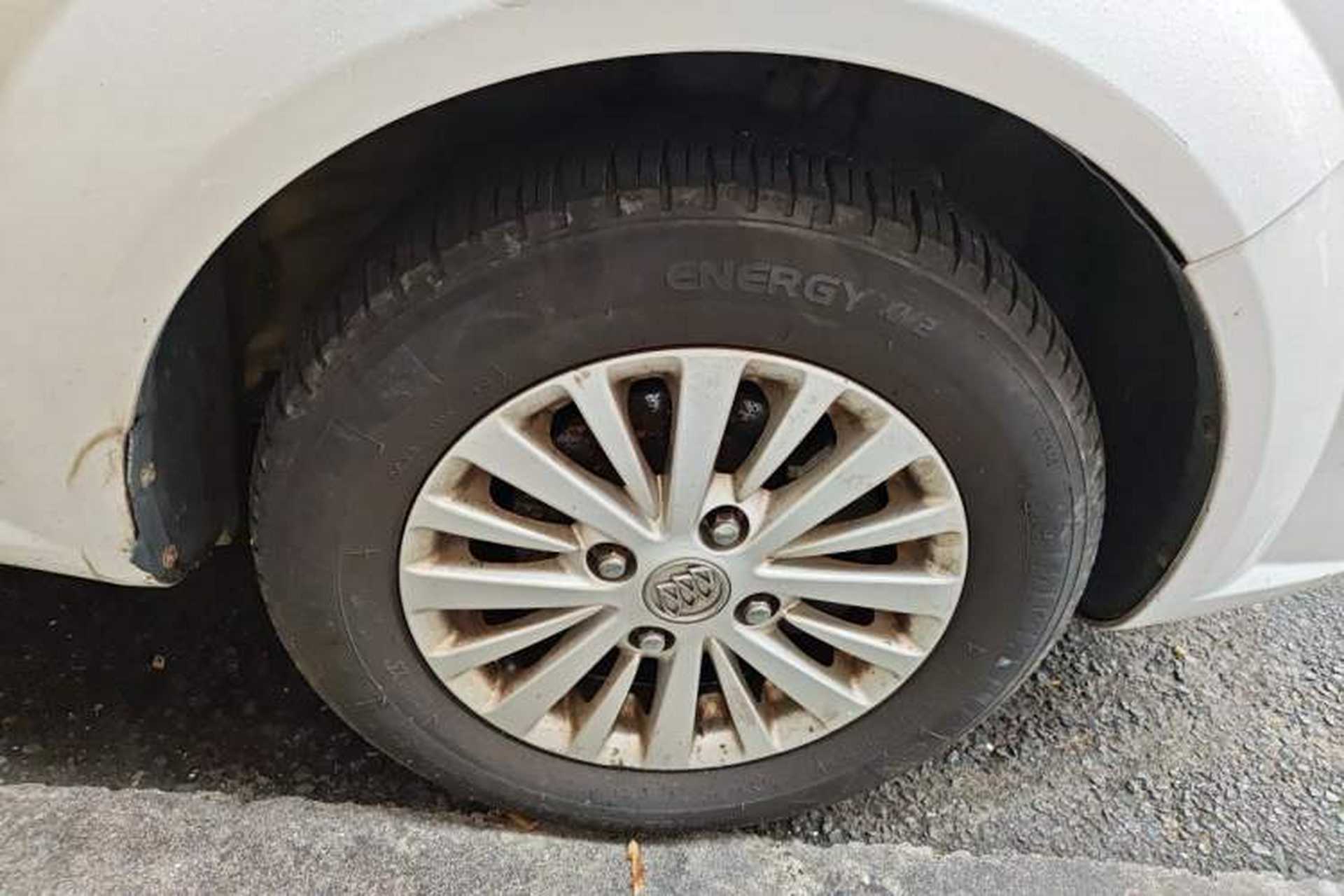 Used Buick Excelle 2015 1.5L Automatic Classic Model Right Front Wheel Hub