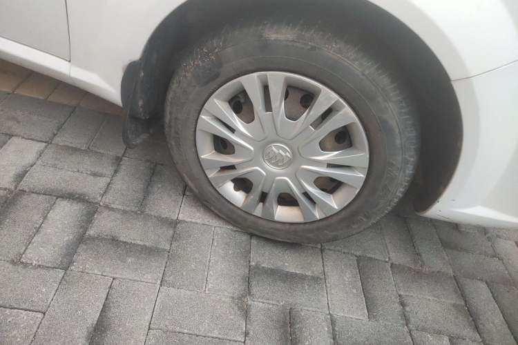 Used Buick Excelle 2015 1.5L Manual Classic Trim Right Front Wheel Hub