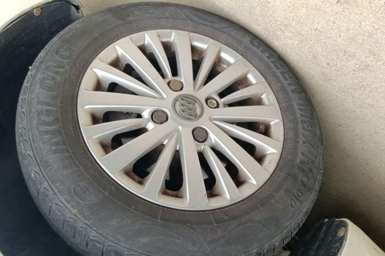 Used Buick Excelle 2015 1.5L Automatic Classic Model Right Front Wheel Hub