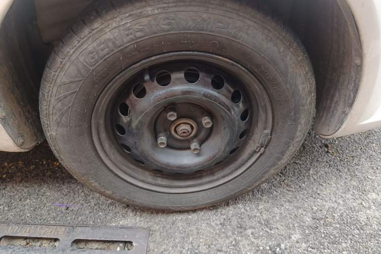 Used Buick Excelle 2015 1.5L Manual Classic Trim Right Front Wheel Hub