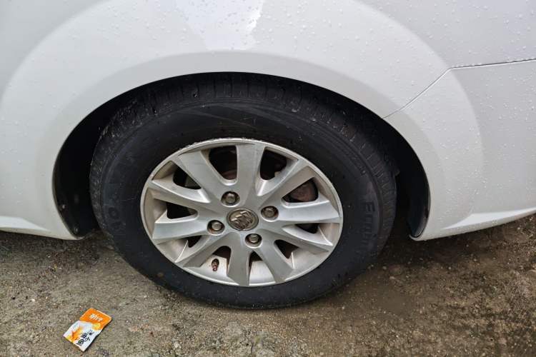 Used Buick Excelle 2015 1.5L Automatic Classic Model Right Front Wheel Hub