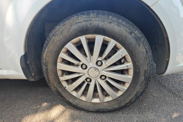 Used Buick Excelle 2015 1.5L Manual Classic Trim Right Front Wheel Hub