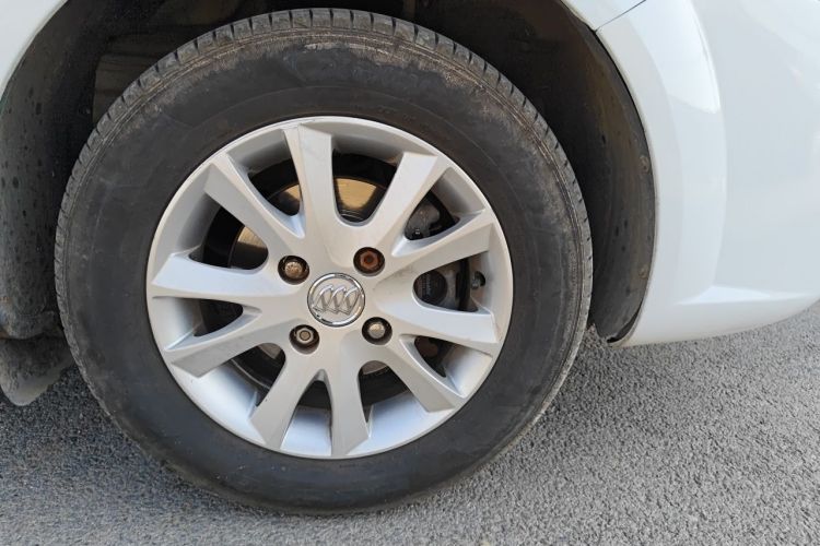 Used Buick Excelle 2015 1.5L Automatic Classic Model Right Front Wheel Hub