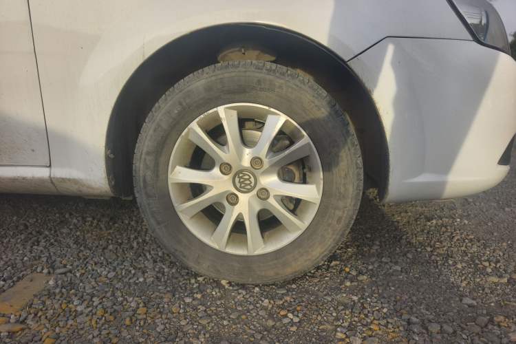 Used Buick Excelle 2015 1.5L Manual Classic Trim Right Front Wheel Hub