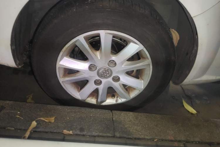 Used Buick Excelle 2015 1.5L Automatic Classic Model Right Front Wheel Hub