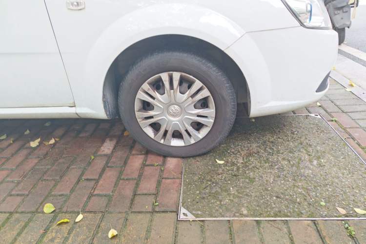 Used Buick Excelle 2015 1.5L Automatic Classic Model Right Front Wheel Hub