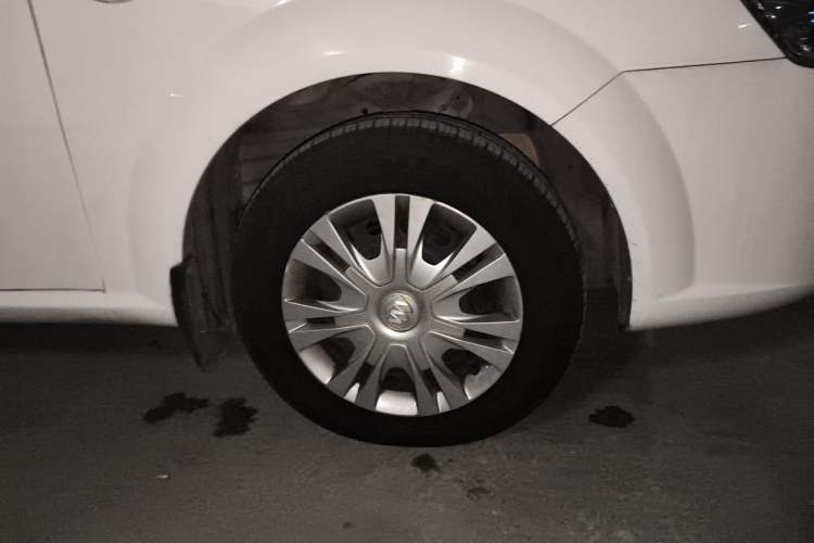 Used Buick Excelle 2015 1.5L Manual Classic Trim Right Front Wheel Hub