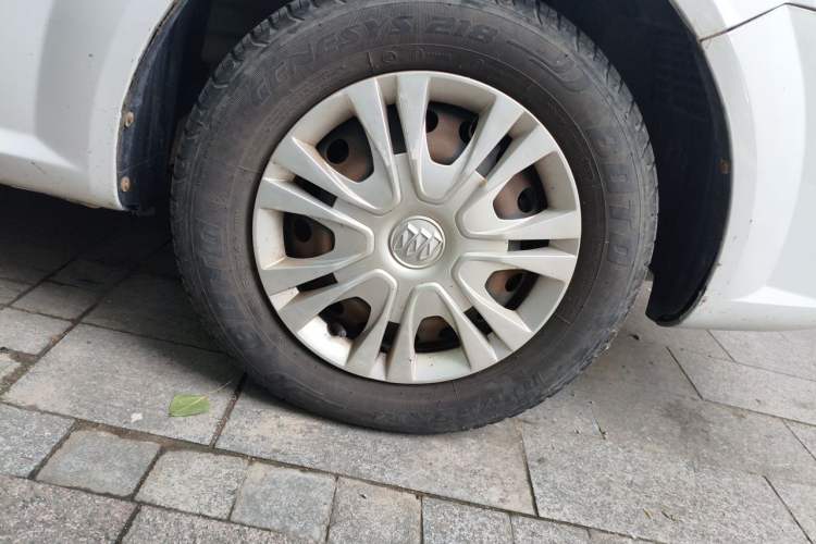 Used Buick Excelle 2015 1.5L Manual Classic Trim Right Front Wheel Hub