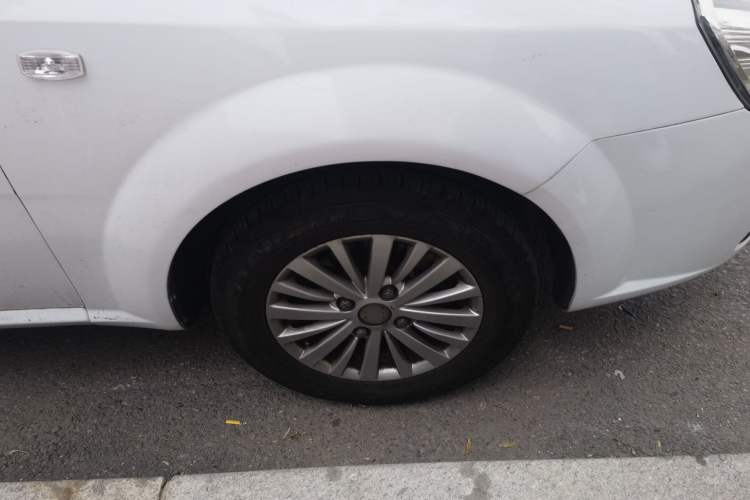 Used Buick Excelle 2015 1.5L Automatic Classic Model Right Front Wheel Hub