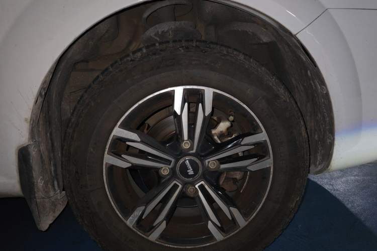 Used Buick Excelle 2015 1.5L Manual Classic Trim Right Front Wheel Hub