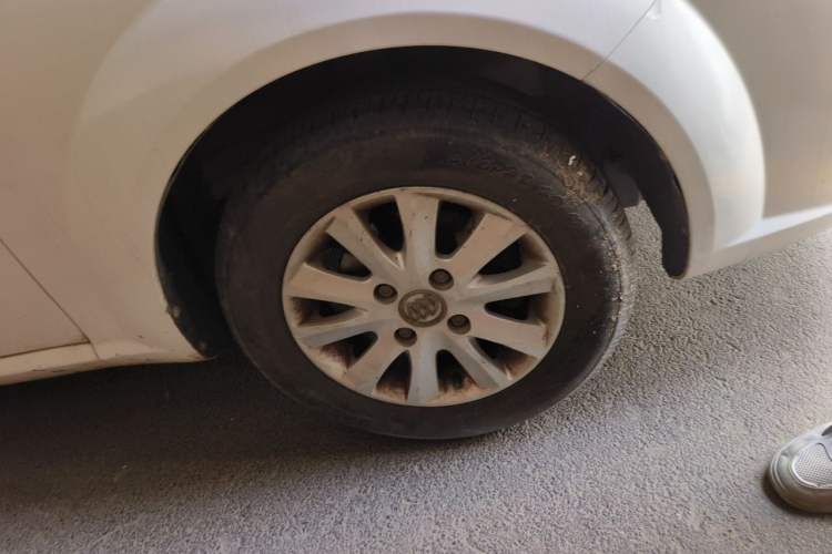 Used Buick Excelle 2015 1.5L Automatic Classic Model Right Front Wheel Hub