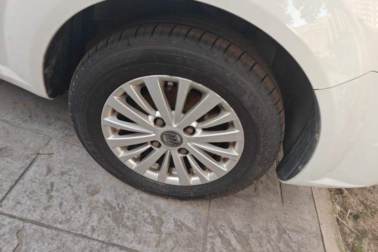 Used Buick Excelle 2015 1.5L Manual Classic Trim Right Front Wheel Hub