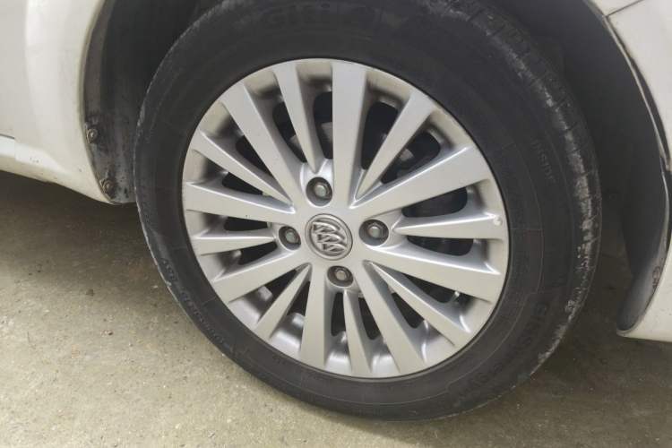 Used Buick Excelle 2015 1.5L Automatic Luxury Edition Right Front Wheel Hub