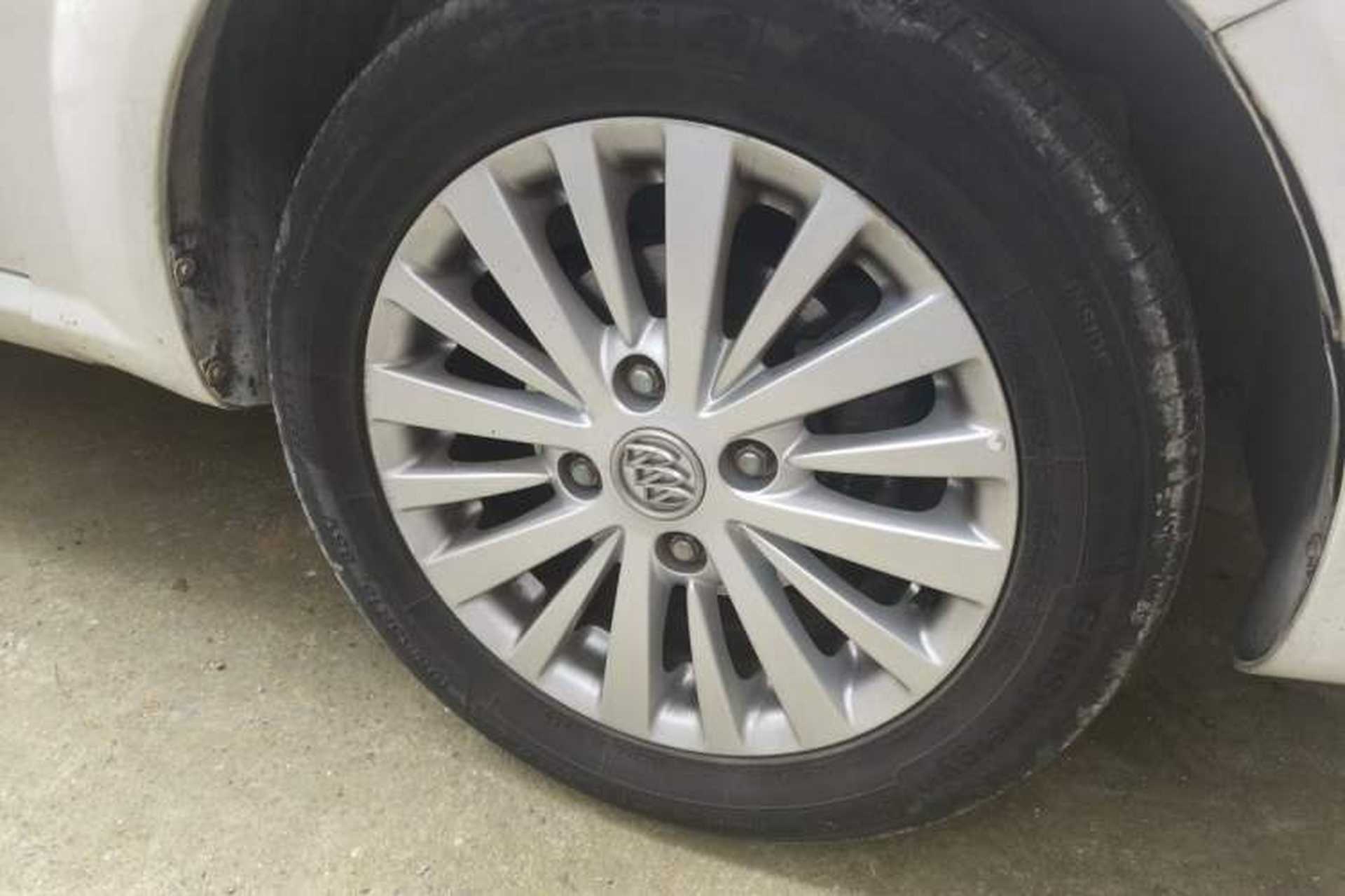 Used Buick Excelle 2015 1.5L Automatic Luxury Edition Right Front Wheel Hub