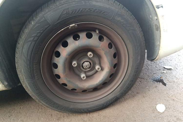 Used Buick Excelle 2015 1.5L Automatic Classic Model Right Front Wheel Hub