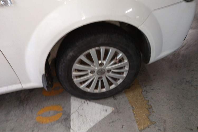 Used Buick Excelle 2015 1.5L Manual Classic Trim Right Front Wheel Hub