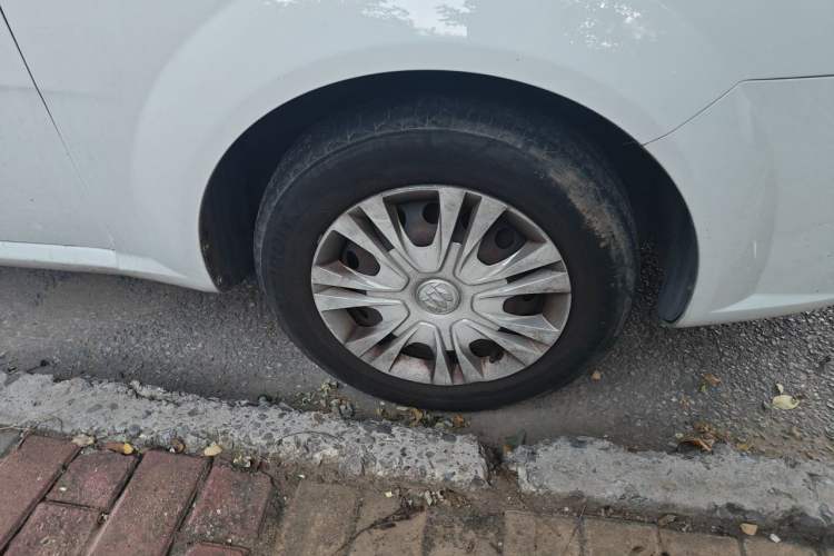Used Buick Excelle 2015 1.5L Automatic Classic Model Right Front Wheel Hub