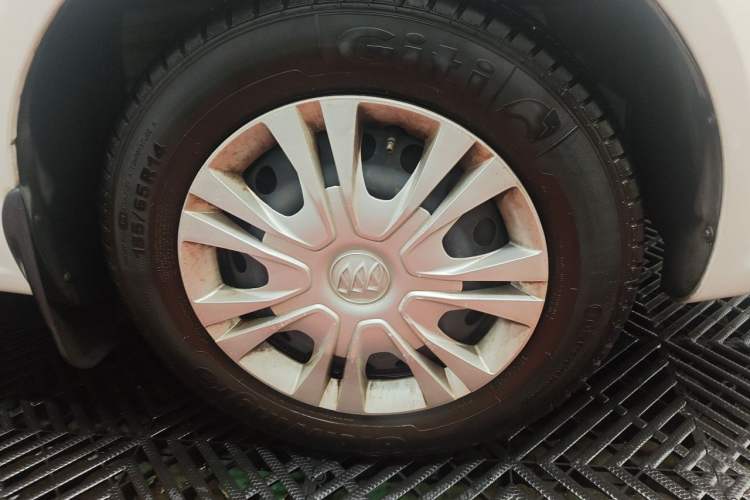 Used Buick Excelle 2015 1.5L Automatic Classic Model Right Front Wheel Hub
