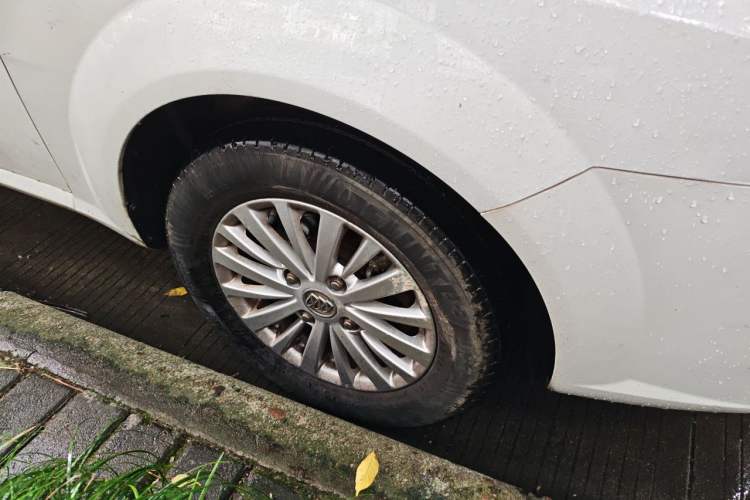 Used Buick Excelle 2015 1.5L Automatic Classic Model Right Front Wheel Hub