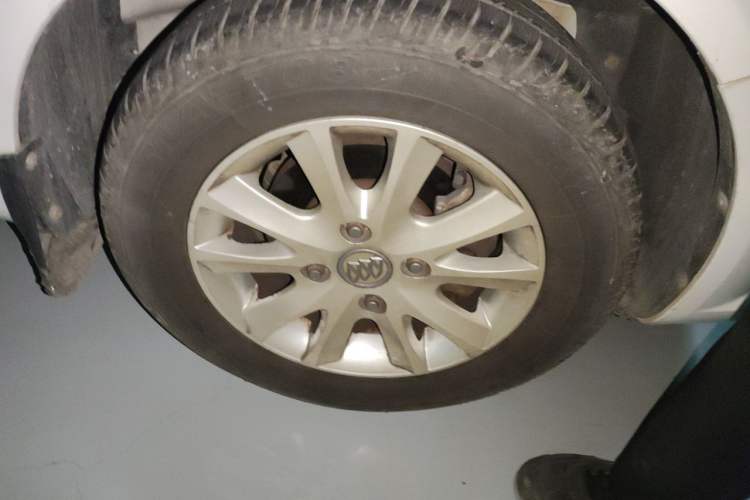 Used Buick Excelle 2015 1.5L Automatic Classic Model Right Front Wheel Hub