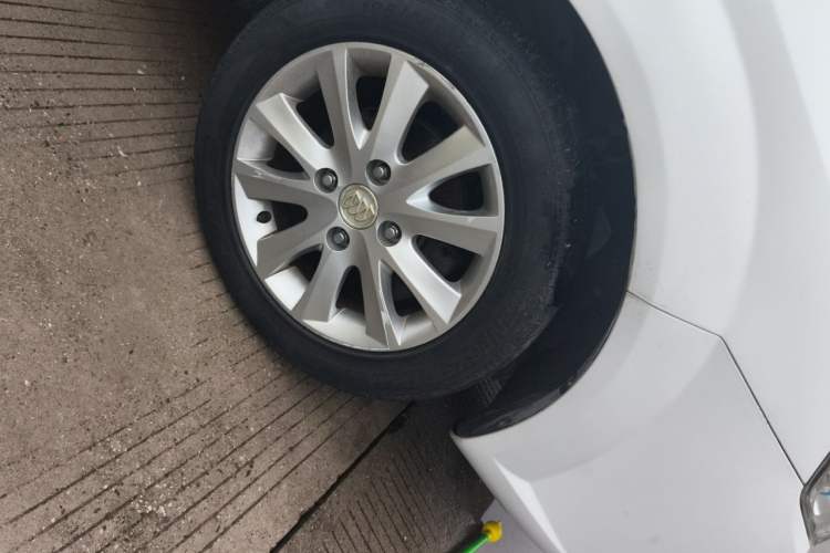Used Buick Excelle 2015 1.5L Automatic Classic Model Right Front Wheel Hub