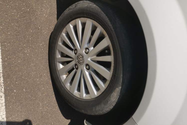 Used Buick Excelle 2015 1.5L Manual Luxury Model Right Front Wheel Hub