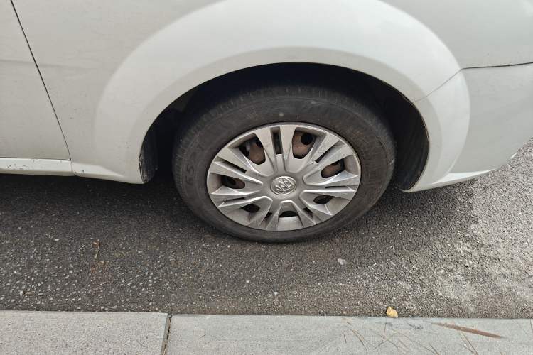 Used Buick Excelle 2015 1.5L Automatic Classic Model Right Front Wheel Hub