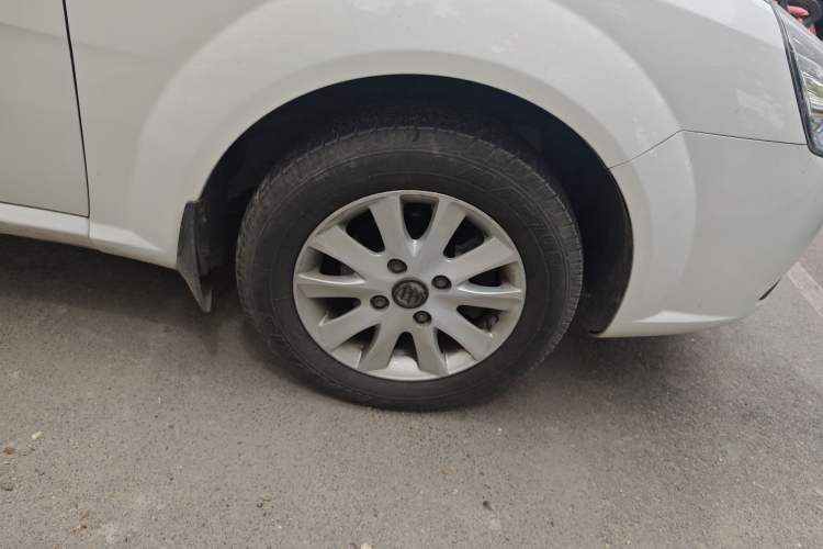 Used Buick Excelle 2015 1.5L Manual Classic Trim Right Front Wheel Hub